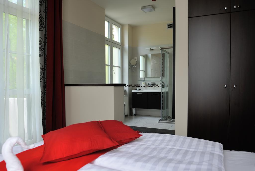 Corner Hotel & Kavehaz Dunaújváros Pokój zdjęcie