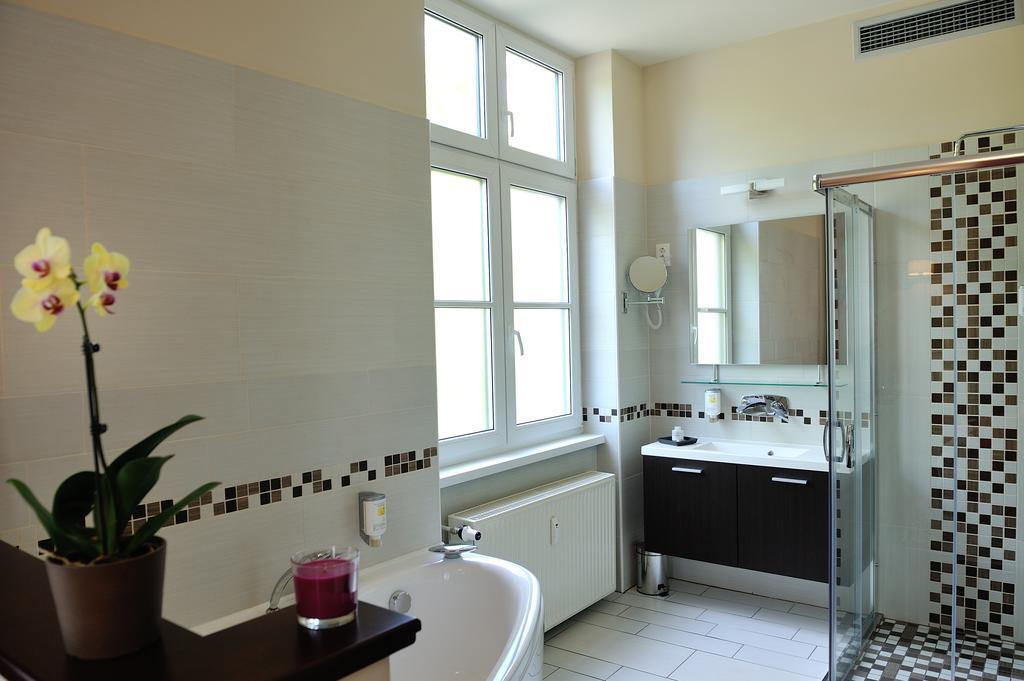 Corner Hotel & Kavehaz Dunaújváros Zewnętrze zdjęcie