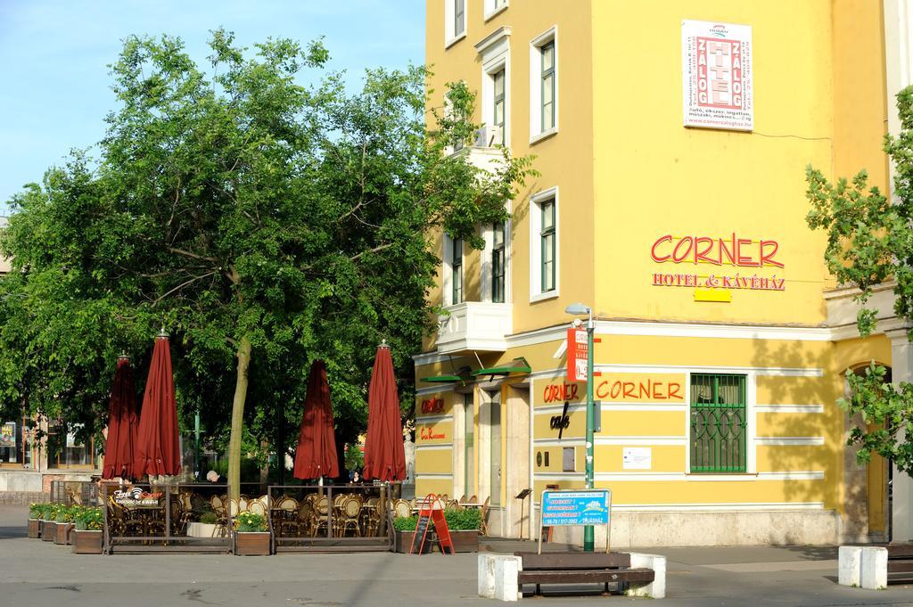 Corner Hotel & Kavehaz Dunaújváros Zewnętrze zdjęcie